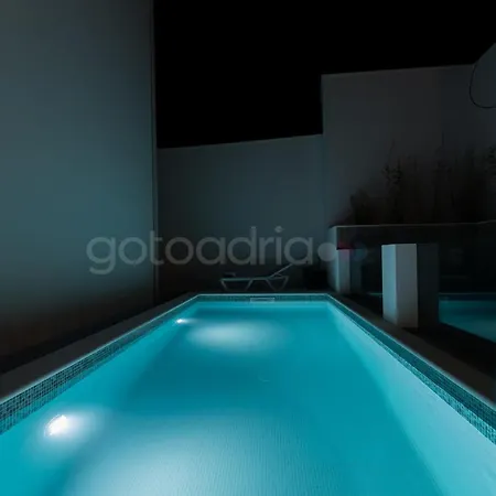Smaragd - Bedroom Citrin With Shared Pool Apartmán *