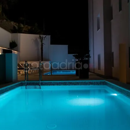 Smaragd - Bedroom Citrin With Shared Pool Apartmán *
