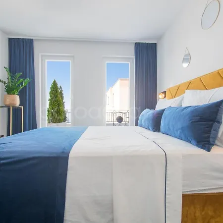 Smaragd - Bedroom Citrin With Shared Pool Apartmán *