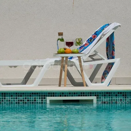 Smaragd - Bedroom Citrin With Shared Pool * Makarska